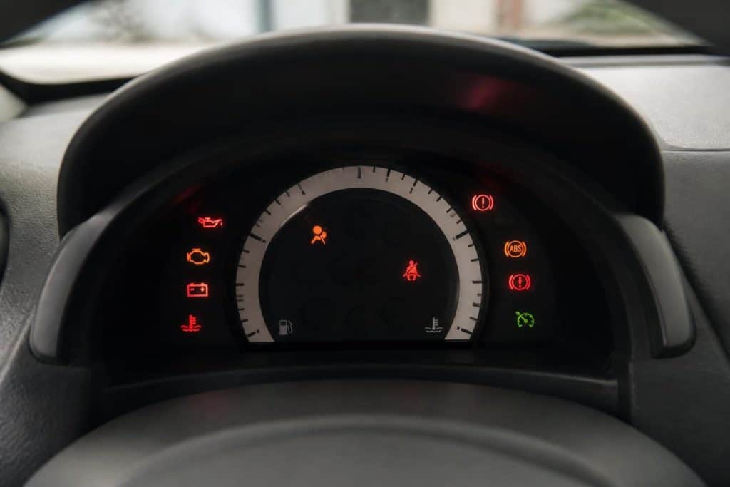 découvrez la signification des principaux voyants de la twingo 2 et trouvez des solutions rapides pour les résoudre. guide pratique pour maintenir votre véhicule en bon état.