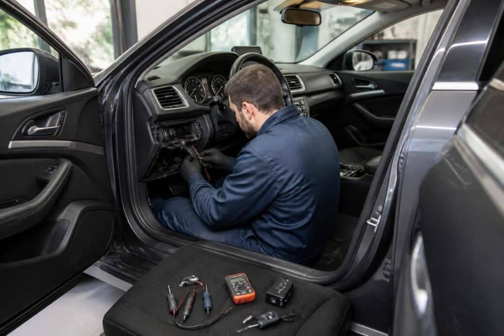 découvrez nos conseils pratiques et les étapes essentielles pour installer une alarme voiture facilement et assurer la sécurité de votre véhicule.