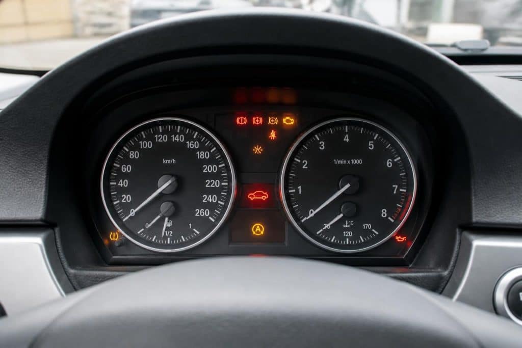 découvrez la liste complète des voyants bmw série 3 e90 et leur signification essentielle pour mieux comprendre les alertes de votre véhicule et assurer sa maintenance.