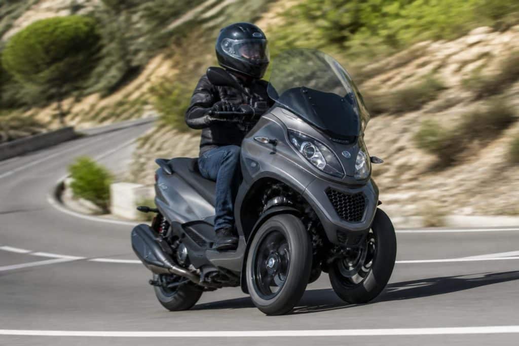 découvrez les performances et les chiffres clés du piaggio mp3 400, notamment sa vitesse maximale, son moteur et ses spécifications techniques pour une conduite optimale.