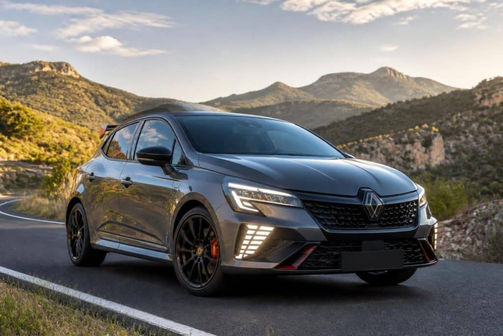 découvrez la renault clio 6 rs 2026 : performances, caractéristiques détaillées et retour sur cette sportive hybride innovante qui révolutionne la conduite urbaine.