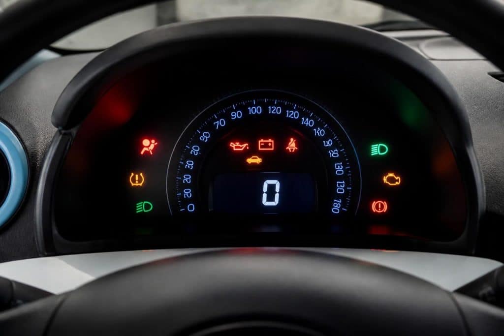découvrez la signification des voyants du tableau de bord de votre renault twingo et apprenez comment réagir rapidement pour assurer votre sécurité et le bon fonctionnement de votre véhicule.