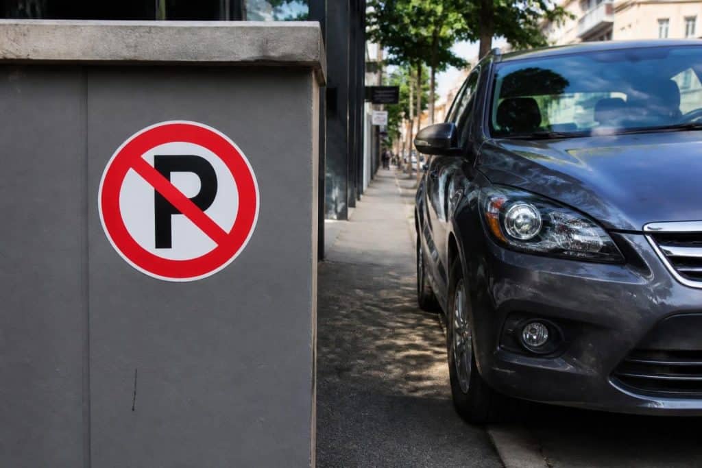 découvrez notre autocollant interdiction de stationner, une solution efficace pour dissuader le stationnement gênant et préserver vos espaces privés en toute simplicité.