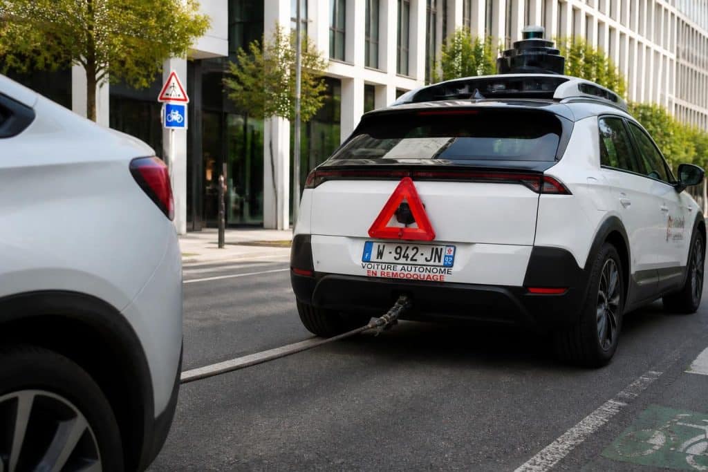 découvrez le fonctionnement, l'utilisation et la réglementation du triangle de remorquage sans chauffeur pour assurer votre sécurité sur la route.